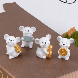 Adornos de ratas de dibujos animados en miniatura de resina con lingotes de oro y monedas, decoración de estilo chino para bonsáis y llaveros - Product Image 3