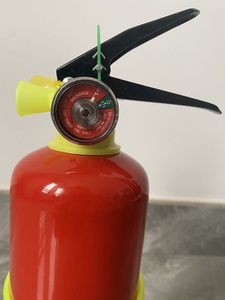 ตลาดไนจีเรีย1Kg เครื่องดับ<span class=keywords><strong>เพลิง</strong></span>ผงแห้งพร้อมขายึดพลาสติกและกล่องสี - Product Image 2