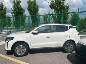 自動車工場卸売 ジーリー リヴァン X6 PRO ガソリンSUV 中国で人気の5ドア5人乗りガソリン車 中古車 左ハンドル - Product Image 4
