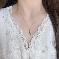 Ciondolo in Oro 18K con Diamante Coltivato in Laboratorio, Cristallo a Goccia, Semplice ed Elegante, in Oro Nero Elettrolitico, con Tre Griffe, Taglio a Goccia/Pera, Charm Delicato