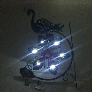 Lámpara de Pared con Forma de Pavo Real, Alimentada por Energía Solar, Luz LED para Jardín, Decoración para Exteriores, Letrero de Bienvenida, Arte Metálico - Product Image 4