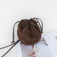 Sacs seau en daim et cuir de vachette 2026 en gros pour femmes, sacs à bandoulière mini bohèmes à franges, en stock, livraison rapide