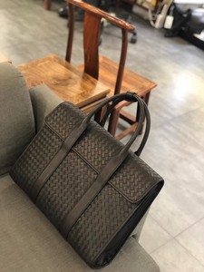 Maletín de Cuero Premium Tejido a Mano, Piel de Vacuno de Primera Calidad, para Laptop de 15 Pulgadas, Maletín Trenzado para Hombre, Proveedor Mayorista B2B - Product Image 3