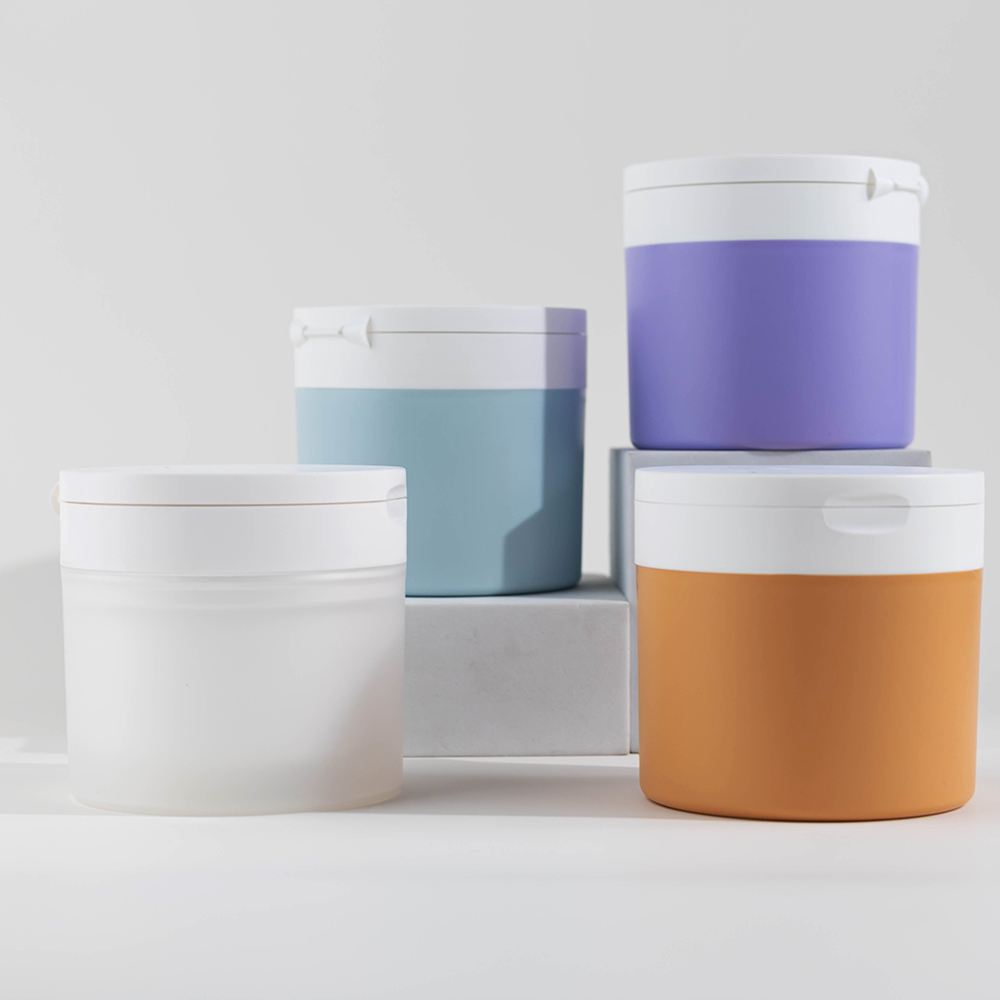 Pot en plastique multicolore avec bouchon à clapet