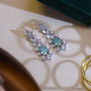 Boucles d'oreilles pendantes romantiques en argent avec zircon cubique vert, taille radiant 8x10mm, motif boule, dorées, cadeau idéal pour les fêtes - Product Image 3