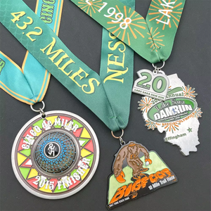 Ensemble de médailles de course sur sentier de 10 milles en forme de Bigfoot, finition émaillée, pour événements de course en plein air - Product Image 6