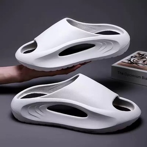 Wholesale Outdoor Beach <b>Slippers</b> Men Shoes New Style Sandal Shoes Home <b>Slippers</b> - Product Image 2