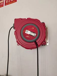 Enrouleur de câble Ethernet rétractable <span class=keywords><strong>mural</strong></span>/plafond de 15 <span class=keywords><strong>m</strong></span>ètres, 5-15P vers 5-15R, avec retour automatique par ressort et support - Product Image 2