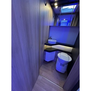 Camping-car Itineo Famili JC740 Classe A 6 couchages Conduite à droite Transmission automatique Une chambre Cuisine réglable Salle de bain - Product Image 3