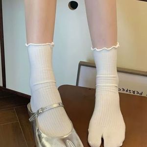 Chaussettes à bout fendu pour femmes, en dentelle blanche, mi-mollet, respirantes, absorbant la transpiration, style ballet, mode jeune - Product Image 1