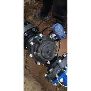 Válvula solenoide de irrigación con brida DN100 de plástico, tipo normalmente cerrado, con interruptor manual externo para uso agrícola - Product Image 4