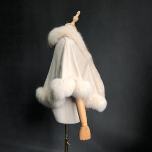 Janefur <span class=keywords><strong>Blanc</strong></span> 100% <span class=keywords><strong>Cachemire</strong></span> pur Cape en fourrure de renard pour femme Cape d'opéra en fourrure Tippet <span class=keywords><strong>Poncho</strong></span> en <span class=keywords><strong>cachemire</strong></span> avec bordure en fourrure de renard Châle de mariée pour mariage - Product Image 2