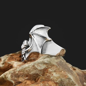 Bague en acier inoxydable yunnique en forme d'aile de chauve-souris, bijoux punk pour homme, bague tendance pour Halloween - Product Image 4