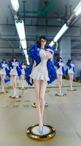 Figurine Anime Robin de la Version JT du Film Gold City, en Résine PVC Personnalisée OEM, Ornement Modèle, Vente en Gros, Jouets Statues - Product Image 2