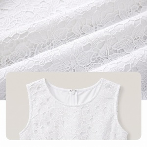 Robe midi blanche sans manches en dentelle, col rond, coupe trapèze, décontractée et élégante pour femme, idéale pour le quotidien, le bureau ou les soirées - Product Image 2