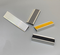 Nez d'escalier en aluminium antidérapant-protection de bord de marche en métal pour une utilisation de sécurité intérieure et extérieure