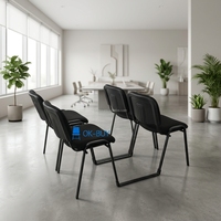Chaise de conférence commerciale empilable moderne avec crochets de liaison, dossier autoportant, sièges rembourrés durables pour réunions et grands événements