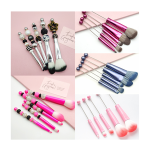 B4001 Neuankömmling Handgemachte Weihnachten Metall Perlen Make-up Pinsel Personal isierte DIY Neuheit Perlen Pinsel für Schmuck herstellung Spielzeug - Product Image 1