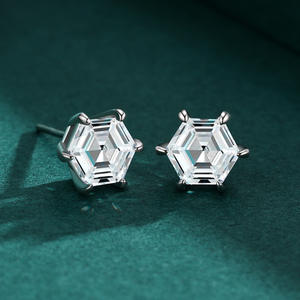 Boucles d'oreilles clous hexagonales en argent sterling S925 classiques, personnalisables, avec zircon taillé hexagonal, pour un usage quotidien par les femmes. - Product Image 6