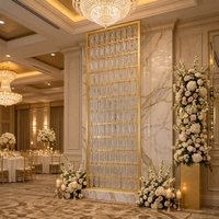 Écrans de séparation en panneaux de cristal personnalisés et cloisons décoratives pour salles de banquet et hôtels