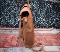 Sac à dos vintage en cuir véritable imperméable pour ordinateur portable, motif lettres, fermeture à cordon, bandoulière arquée, poche intérieure