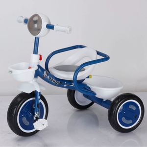Tricycle pour enfants en gros avec barre de sécurité, vélo <span class=keywords><strong>à</strong></span> pédales orange pour enfants, vente en gros de tricycles pour tout-petits avec lumière et musique - Product Image 3