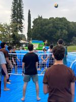 Grand terrain de volley-ball aquatique gonflable en PVC, piscine de jeu aquatique gonflable avec filet de volley-ball, sport de compétition d'été pour groupes