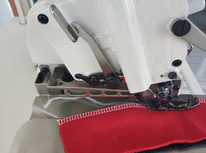 <span class=keywords><strong>Machine</strong></span> à <span class=keywords><strong>coudre</strong></span> industrielle à double aiguille à grande vitesse, point plat surjeteur à quatre fils pour vêtements de bébé RNEX4-4 - Product Image 5