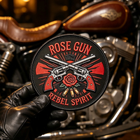 Patch brodé tendance, promotion en gros, thermocollant, style rétro rock punk, motif rose et pistolet, écologique, taille personnalisée, pour chapeaux