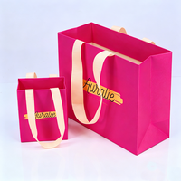 Fournisseur de sacs en papier kraft magenta imprimés, pliables, pour emballages cadeaux, cosmétiques, parfums, mode de luxe personnalisée pour mariage