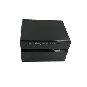 Sang Trọng Biểu Tượng Tùy Chỉnh Người Đàn Ông Màu Đen Của Quà Tặng Đóng Gói Hộp Chất Lượng Cao Màu Đen Gỗ Da Hình Chữ Nhật Handmade Với Dập In Ấn - Product Image 2