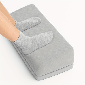 Reposapiés Ajustable para Debajo del Escritorio con Funda Lavable y Cojín de Espuma Viscoelástica para Oficina, Escuela, Hogar y Juegos - Product Image 2