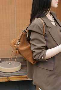 Sac à main en cuir véritable en gros, forme ronde, sac en daim véritable, petit sac fourre-tout rétro, sac bandoulière en cuir véritable, sac tendance pour femme - Product Image 5