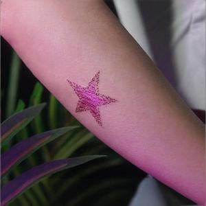 Autocollant de tatouage temporaire intégral imprimé par transfert à l'eau, motif tête de léopard et papillon scintillant, rose, résistant à l'eau, longue durée - Product Image 3