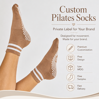Chaussettes de Pilates antidérapantes respirantes à la mode 2026 pour femmes, avec manchette mi-mollet pour le yoga
