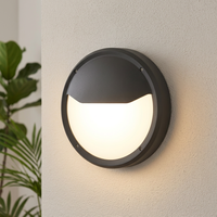 Lampe murale extérieure à montage en surface P3003-E27 E27 IP65 avec diffuseur en polycarbonate à induction, détecteur de mouvement, demi-lune, lumière murale moderne