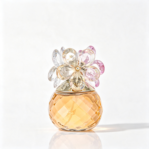 Profumo da Donna Eau De Parfum in Flacone di Vetro Rotondo con Tappo Multicristallino, Fragranza Floreale e Fruttata, Spray per Signore - Product Image 2