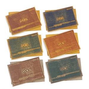 Étiquette en cuir véritable personnalisée, embossée, avec logo personnalisé pour sacs, sacs à main et vêtements - Product Image 1