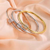 Bracelet à clous personnalisé haut de gamme, style européen et américain, nouvelle collection, bijoux pour femmes en acier inoxydable plaqué or, très vendu