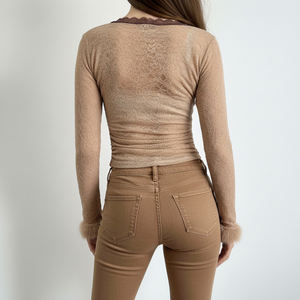 Blusa Elegante y Chic para Mujer, Primavera 2026, Ajustada, Corta, con Encaje, Escote Profundo en V, Tejido Elástico, Manga Larga, Adorno de Plumas - Product Image 6