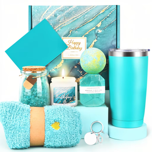 Coffret Cadeau 70e Anniversaire pour Femme – Gobelet Vintage 1956 en Acier Inoxydable – Panier Cadeau Unique pour <span class=keywords><strong>Maman</strong></span>, Sœur, Épouse, Amie - Product Image 1