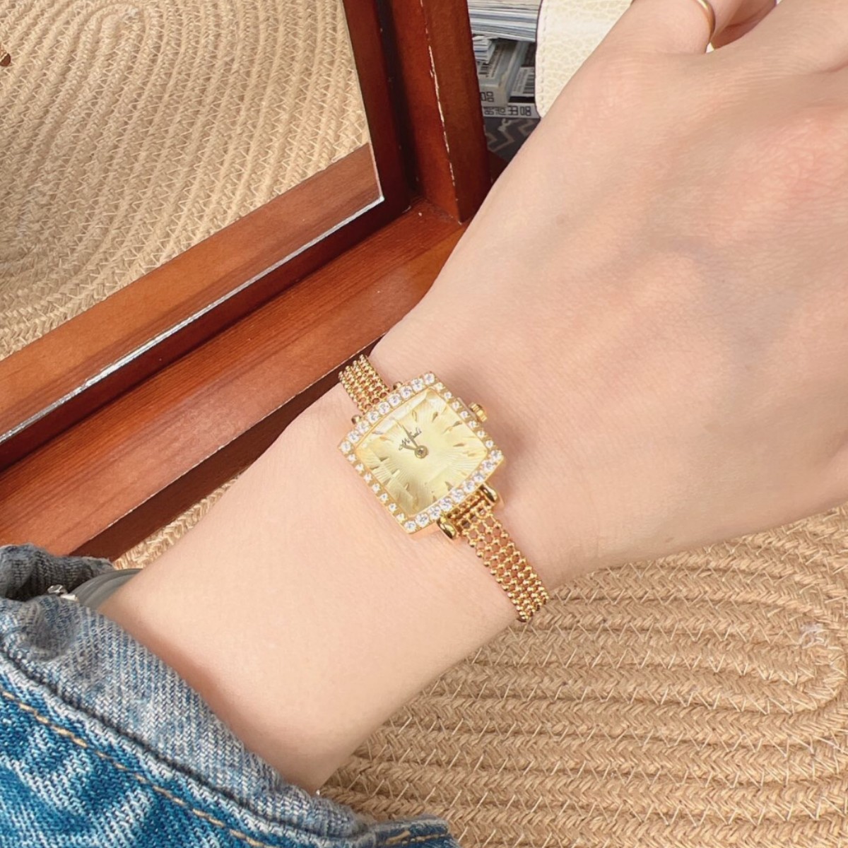 Gold Bracelet Women's Watch 2025 New square Dial Inlaid with Rhinestone Luxury Personalized Fashion Wrist Watch Valentine's Gift
