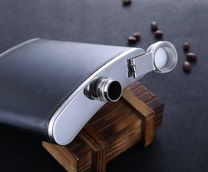 Botella de Agua Portátil de Acero Inoxidable y Cuero Negro a Prueba de Fugas de 6 oz para Regalo, Venta al por Mayor - Product Image 3