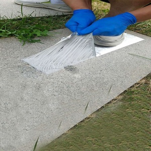 Bande d'étanchéité autocollante en caoutchouc butyle pour toiture, idéale pour la réparation des fuites de toits en acier, de bungalows et de tuiles, et la prévention des fissures de sous-sols. - Product Image 2