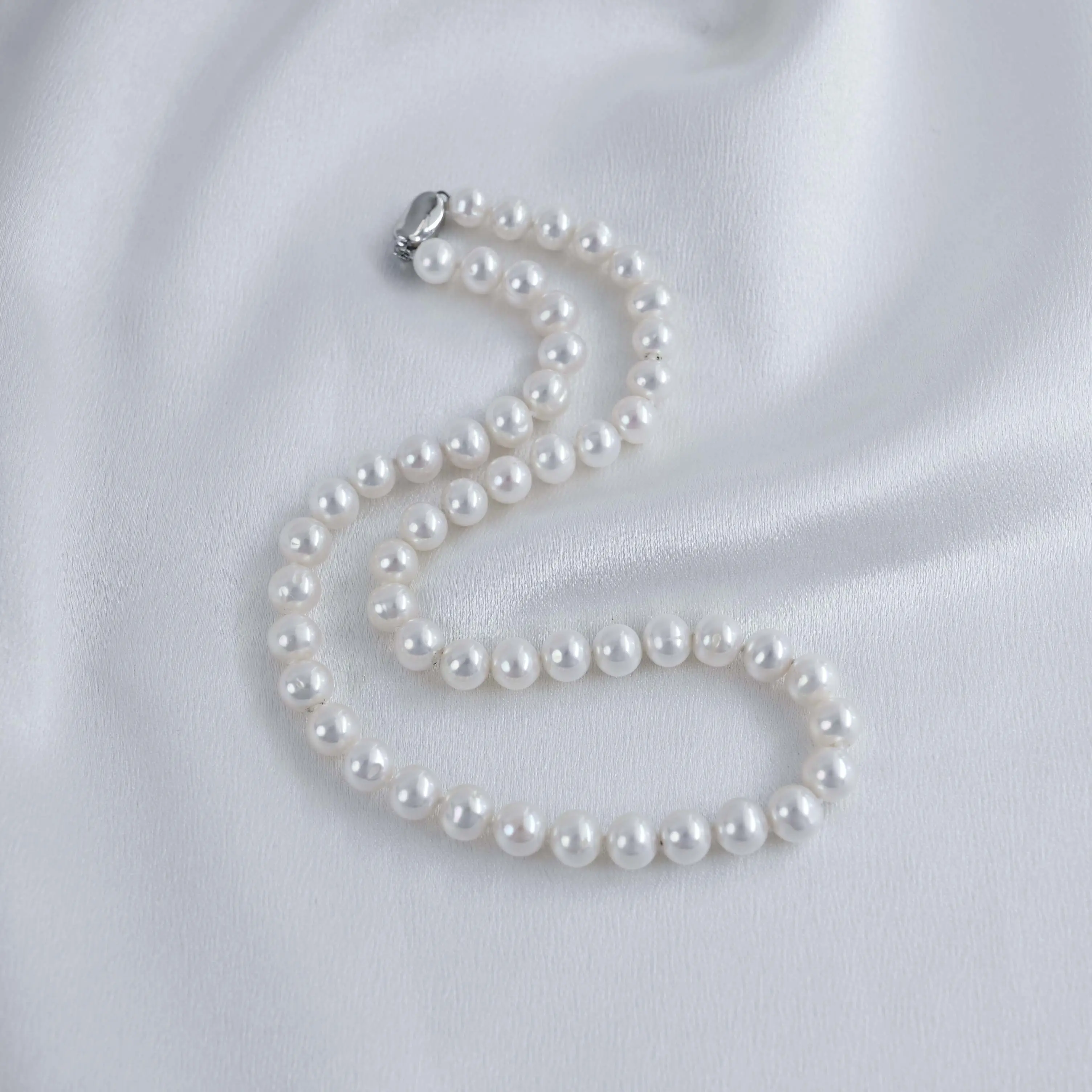 Collares de joyería de moda Cadena de cuentas sin núcleo de agua dulce de 8-9mm con acabado rentable