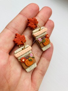 Fatto a mano <span class=keywords><strong>argilla</strong></span> <span class=keywords><strong>polimerica</strong></span> zucca spezie Latte fiore Beige con macchioline <span class=keywords><strong>orecchini</strong></span> autunno inverno - Product Image 2