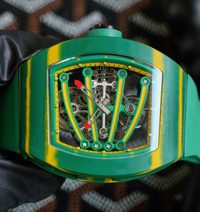 Montre pour homme en fibre de carbone haut de gamme avec cadran creux et montre personnalisée de designer de style sport vert disponible - Product Image 2