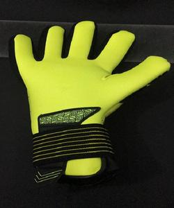 Guantes de portero de diseño personalizado de látex alemán profesional Top Goz de 4mm - Product Image 3