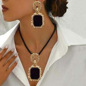 "Elegante conjunto de joyas de declaración de ónix negro chapado en oro de 14 quilates-Collar y pendientes" - Product Image 1