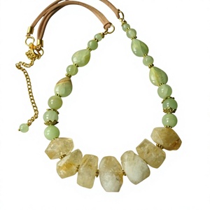 Collier bohème en résine de jade avec chaîne plaquée or et accents en pierre naturelle, bijoux de mode unisexe, cadeau de fête pour femme - Product Image 1